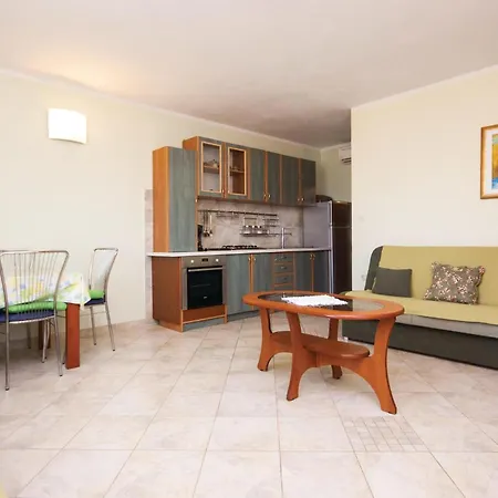 Lovely In Zatoglav With Kitchen