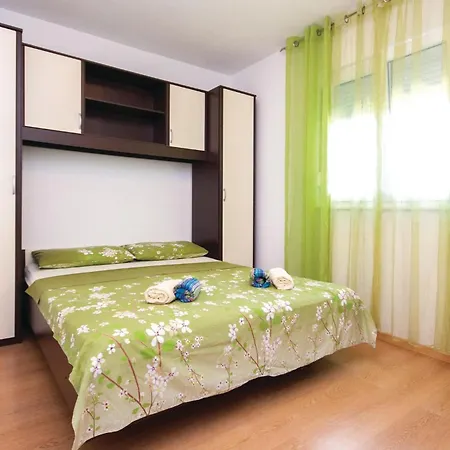 Lovely In Zatoglav With Kitchen Apartment *