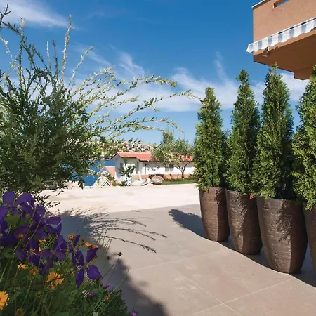 Apartment Lovely In Zatoglav With Kitchen *