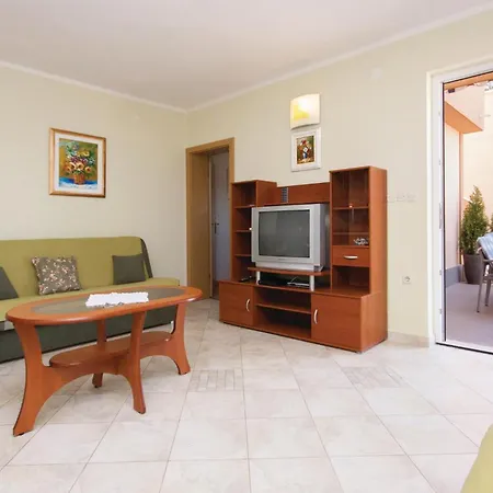 Lovely In Zatoglav With Kitchen Apartment *