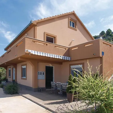 Lovely In Zatoglav With Kitchen *
