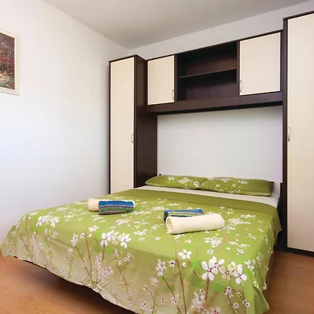 Lovely In Zatoglav With Kitchen Apartment Podglavica