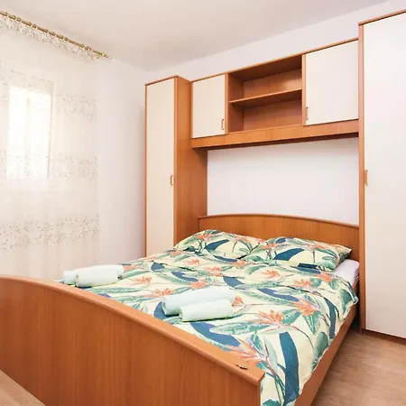 Lovely In Zatoglav With Kitchen